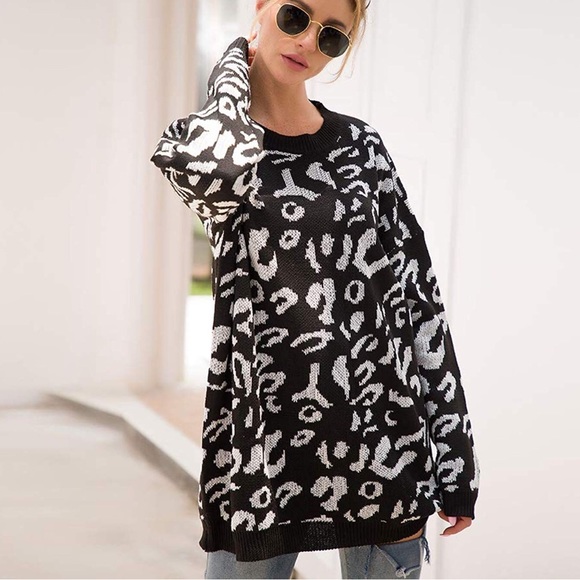 Black and White Oversized Sweater. - Picture 3 of 4